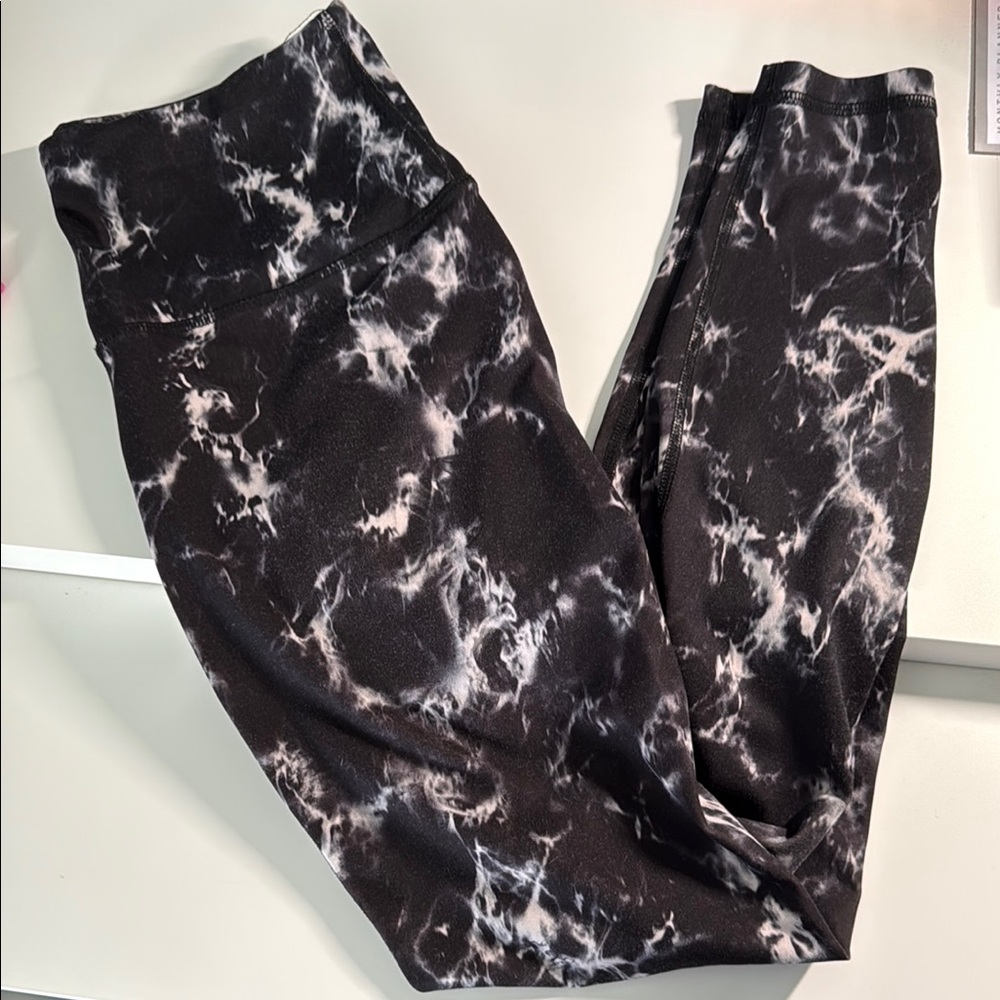 Lightning print leggings